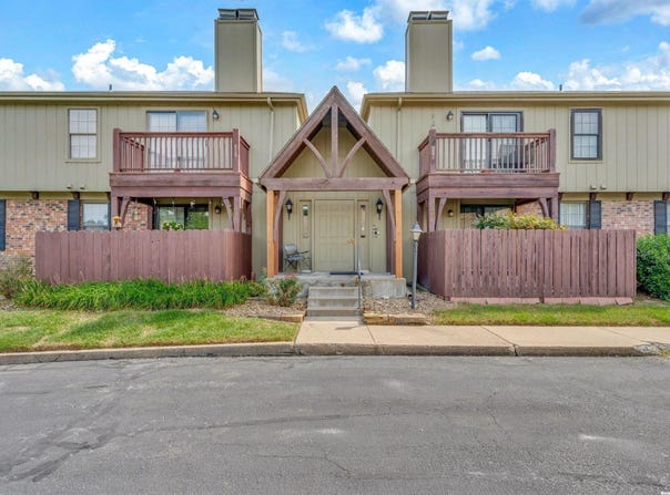 5633 SW Foxcroft S Circle, Topeka, KS 66614