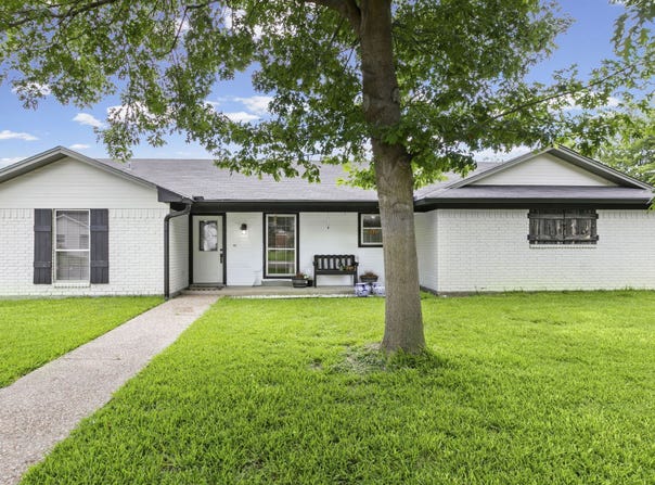 224 Crockett, Hewitt, TX 76643