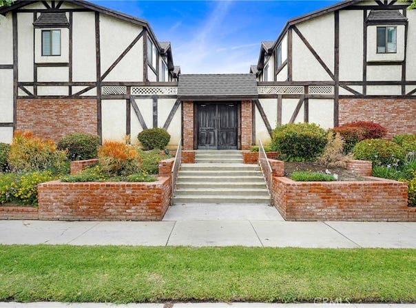 20737 Roscoe Boulevard, Winnetka, CA 91306