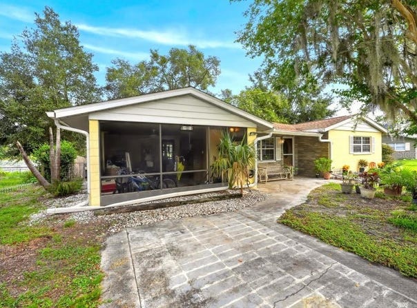 37401 TURNER Drive, UMATILLA, FL 32784