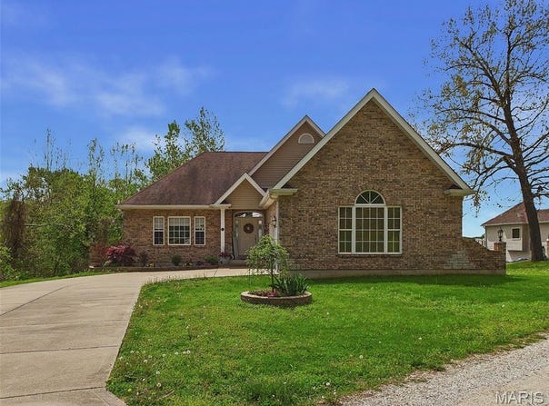 25 Brickyard Drive, Golden Eagle, IL 62036