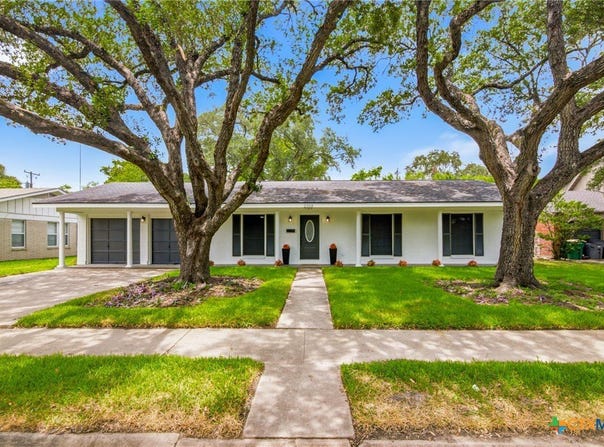 2308 E Loma Vista Avenue, Victoria, TX 77901