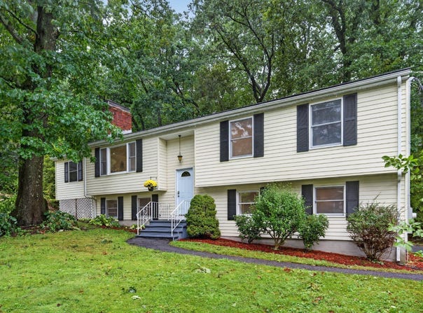523 Greendale Ave, Needham, MA 02492