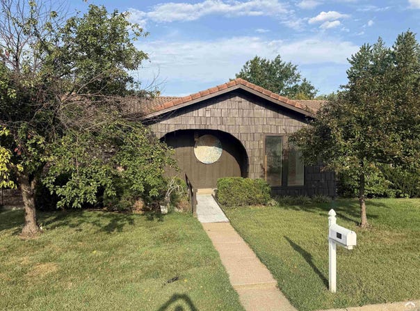 1913 Kasold Drive, Lawrence, KS 66047