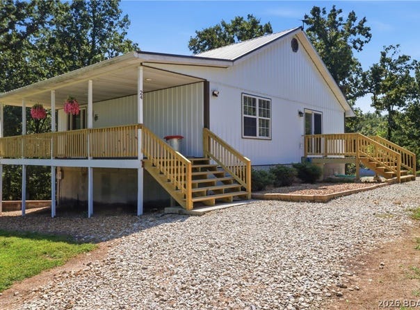 24 Hidden Oaks Road, Eldon, MO 65026