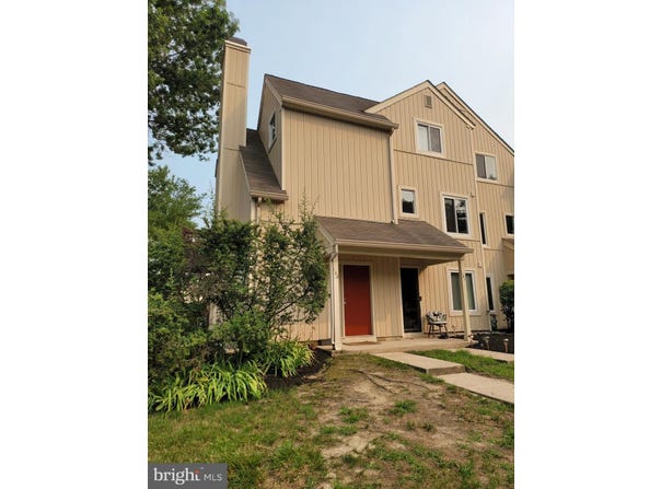 180 WOODLAKE Drive, MARLTON, NJ 08053