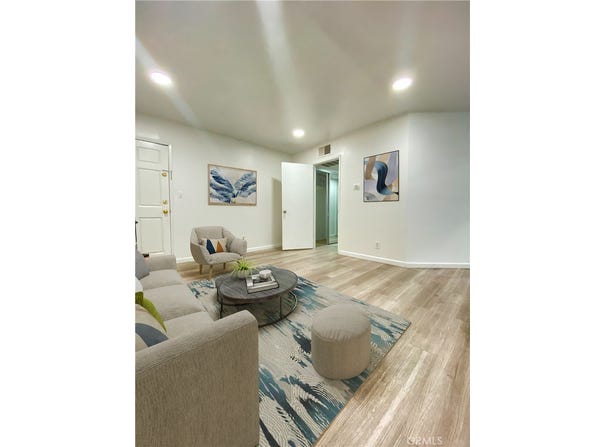 18645 Hatteras, Tarzana, CA 91356