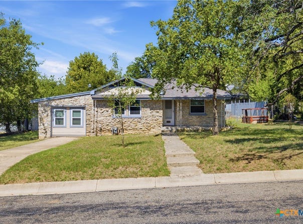 1112 W 1st Street, Lampasas, TX 76550