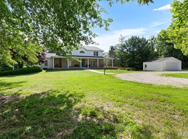 4 Hahn Estate Road, Winfield, MO 63389