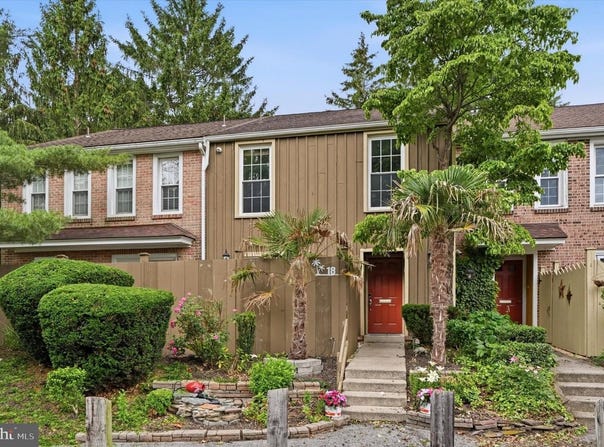 18 MEDINAH DR, READING, PA 19607