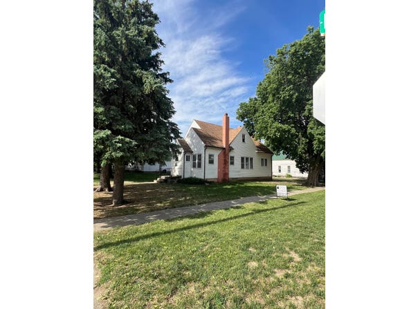 902 Redick Ave., Creighton, NE 68729