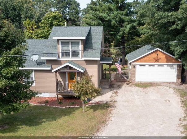 725 SHEARER Street, WAUPACA, WI 54981