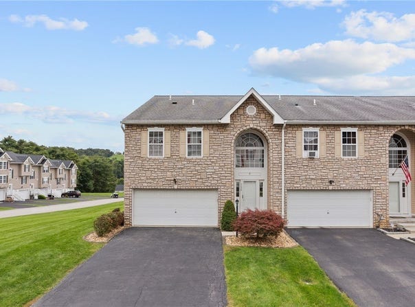 1136 Arrowhead Dr, South Strabane, PA 15301