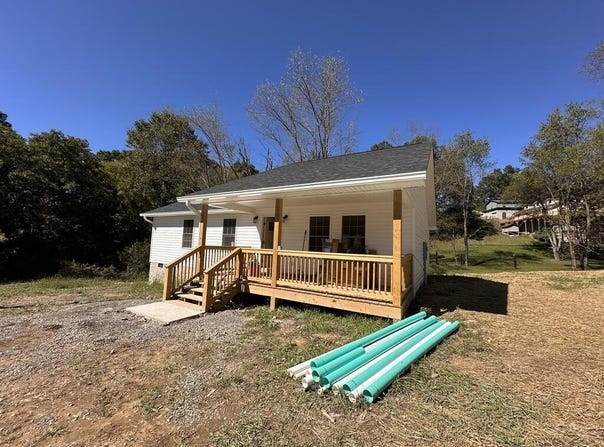 74 GOFF RD, SCARBRO, WV 25855