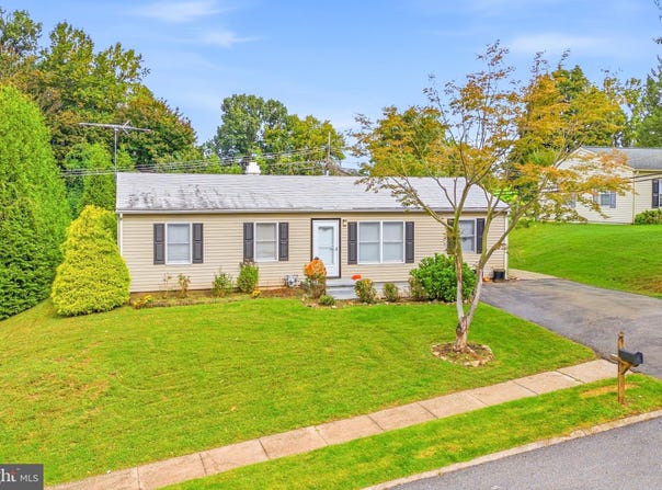 32 CHARTWELL Road, WEST GROVE, PA 19390