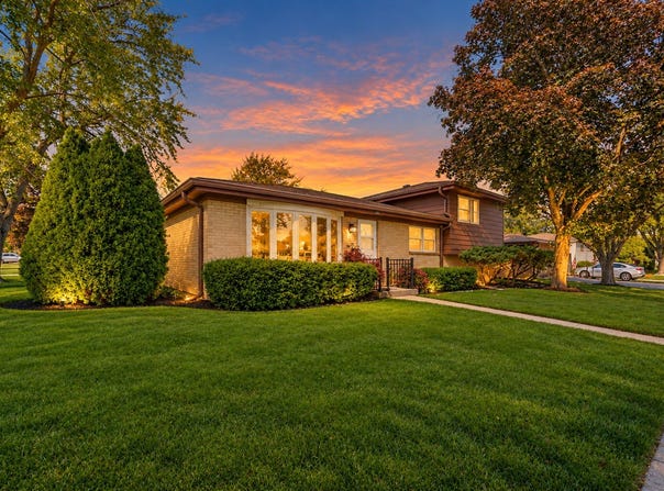 36 S Highview Avenue, Addison, IL 60101