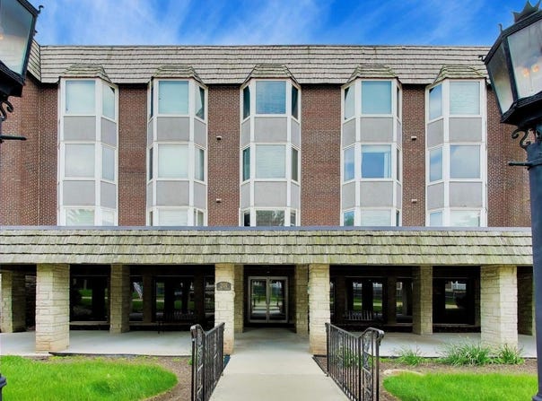 201 THAMES Parkway, Park Ridge, IL 60068