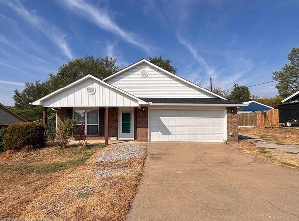 1207 12Th ST, Barling, AR 72923