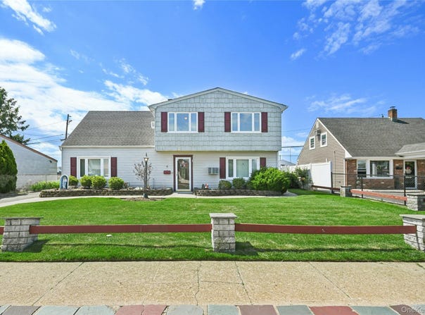 Levittown, NY 11756