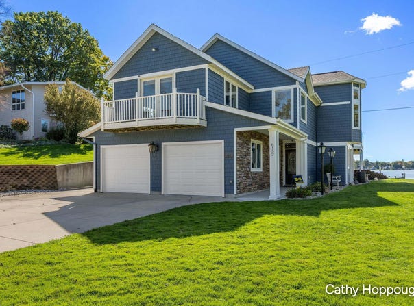 8152 Morrison Lake Gardens, Saranac, MI 48881