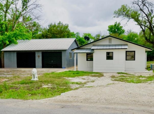 110 W Fourth St, Ingram, TX 78025