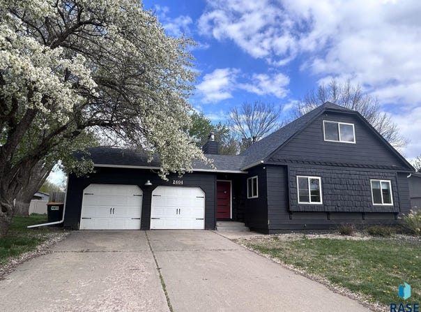 2404 S Holt Ave, Sioux Falls, SD 57103