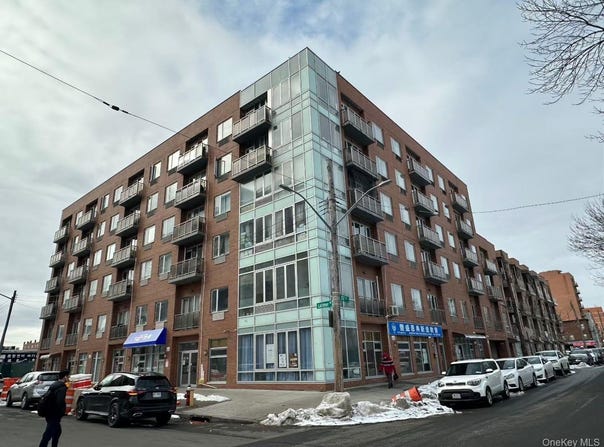 13621 Latimer Place, Flushing, NY 11354