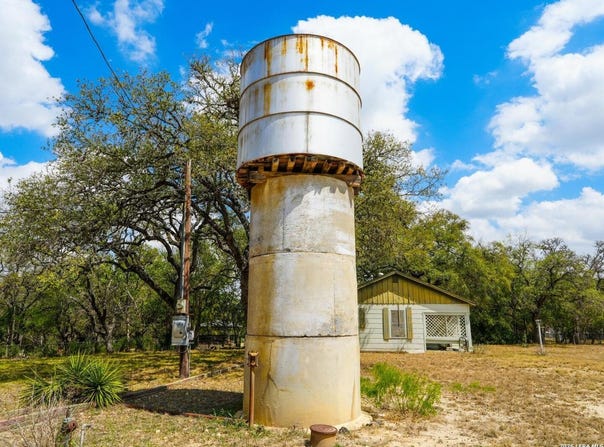 137 Kitty Hawk, Universal City, TX 78148