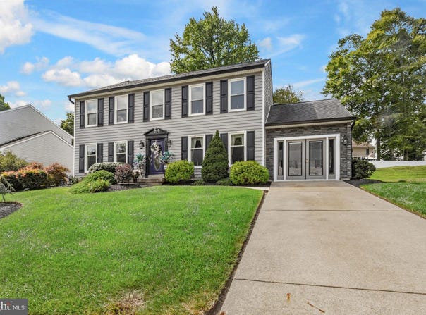 12 GLOUCESTER Court, NEWARK, DE 19702