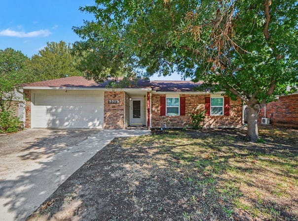 5517 Baker Drive, The Colony, TX 75056