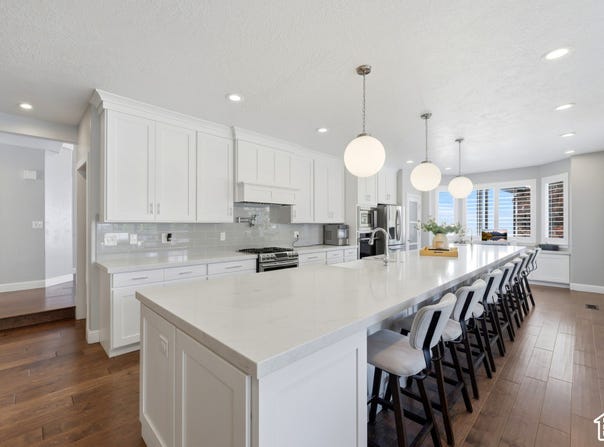 2749 E GLENN ABBEY Cir S, Sandy, UT 84093