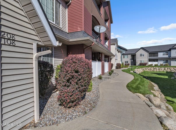 322 N Promenade Loop, Post Falls, ID 83854