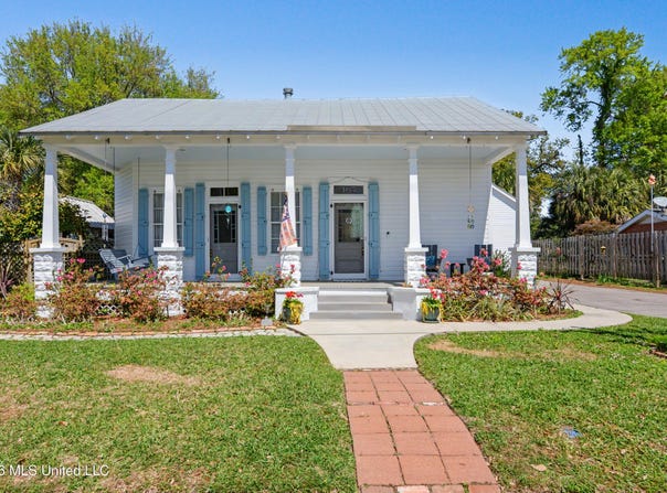 405 Carroll Avenue, Bay Saint Louis, MS 39520