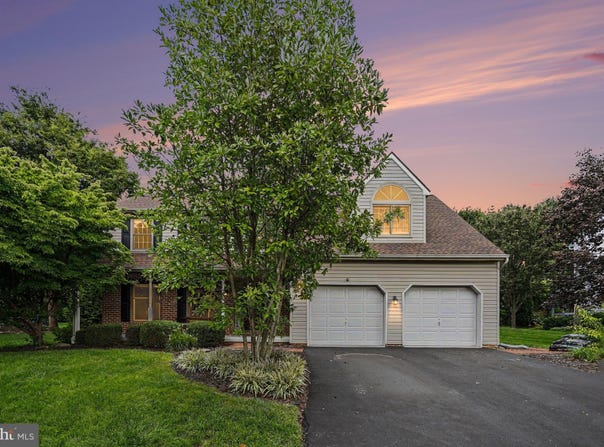 157 KINGS GATE Drive, LITITZ, PA 17543