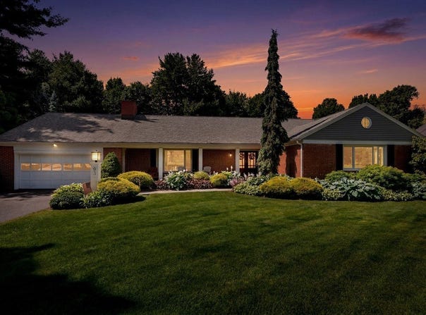 93 Wheel Meadow Dr, Longmeadow, MA 01106