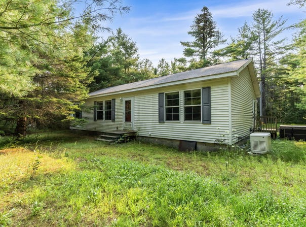 2420 Del Road, Levering, MI 49755