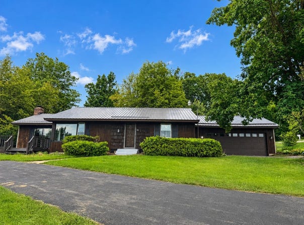 576 TIMBER HILLS Drive, FREEPORT, IL 61032