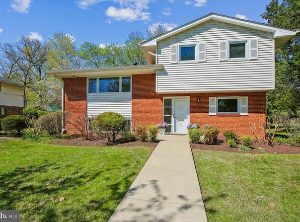 2 LORRE CT, ROCKVILLE, MD 20852