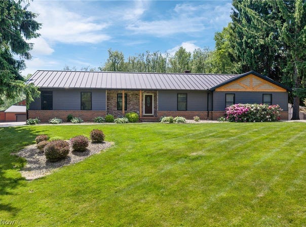 408 Center Road, New Franklin, OH 44319