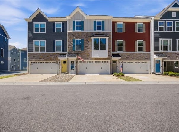 1719 Ark Royal Rd, Chesapeake, VA 23323