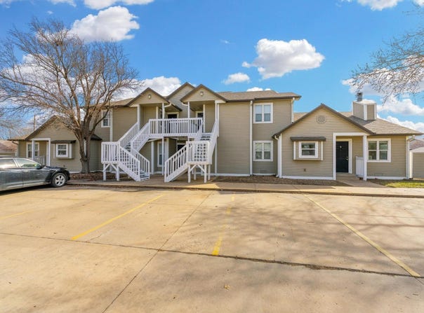 1704 E 24th Ave, Hutchinson, KS 67502