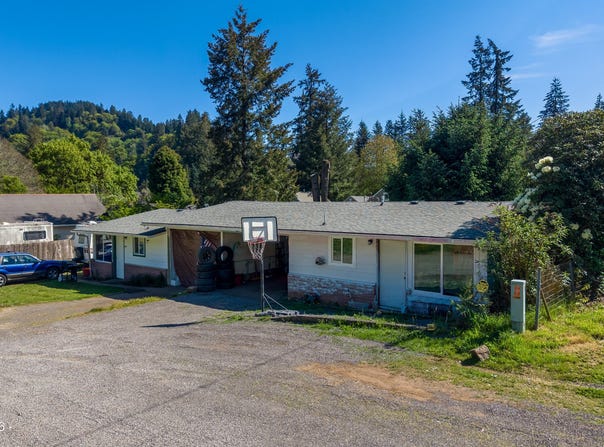 11766 Walnut Avenue, Mapleton, OR 97453