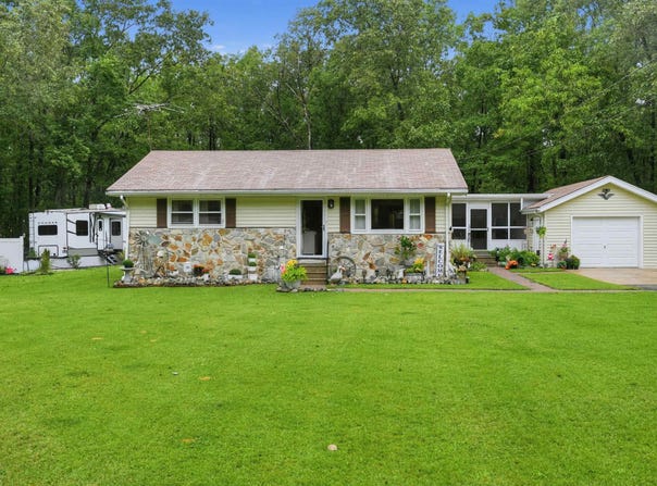7406 3rd Ave, Mays Landing, NJ 08330