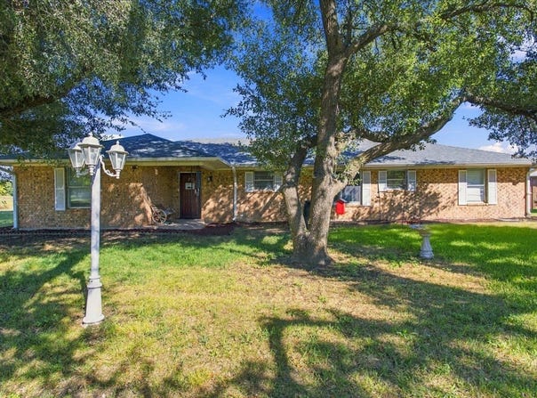 421 S Oak Street, Ector, TX 75439