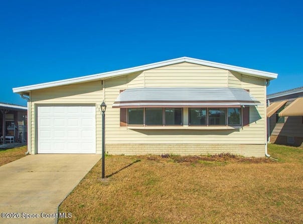 908 OLEANDER CIRCLE, BAREFOOT BAY, FL 32976
