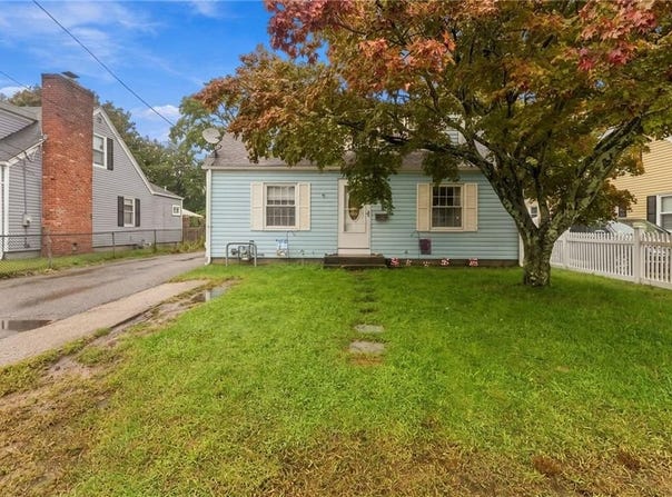 12 Deacon Avenue, Warwick, RI 02886