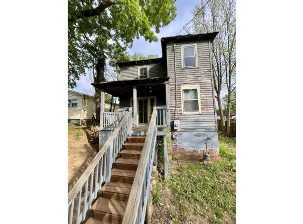 407 CARRUTHERS ST, LEXINGTON, VA 24450