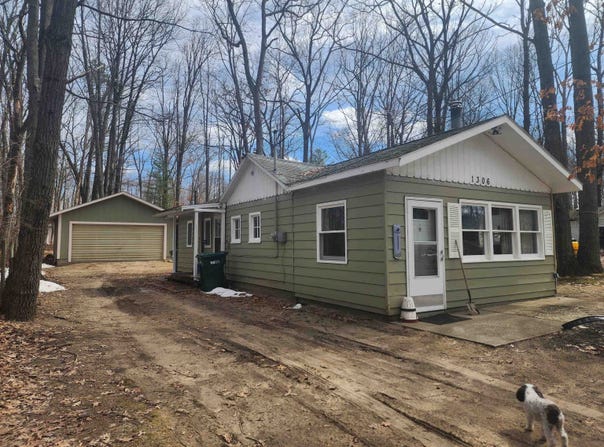 1306 Russell, Harrison, MI 48625