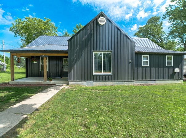 30663 E Press St, Excello, MO 65247