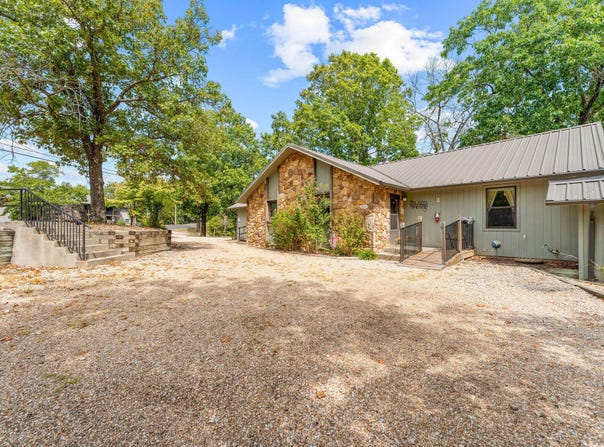 276 Notch Lane, Branson West, MO 65737